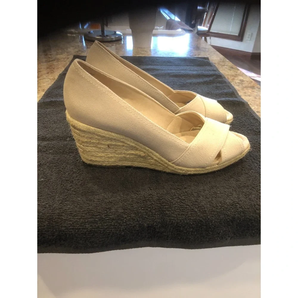 St. John's Bay Womens Size 7 M Beige Wedge Fabric Shoes 0241151